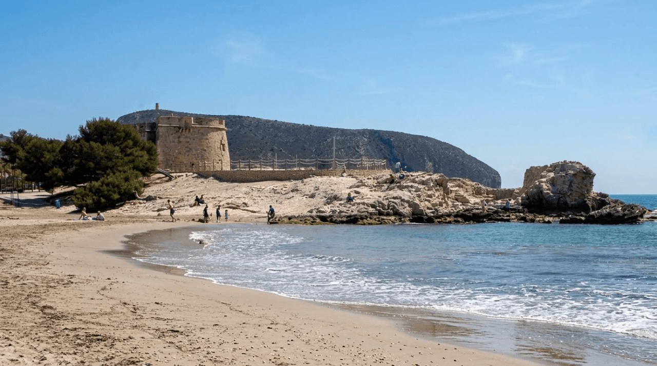 Exclusiva villa mediterránea con gran parcela cerca de Moraira, Costa Blanca.